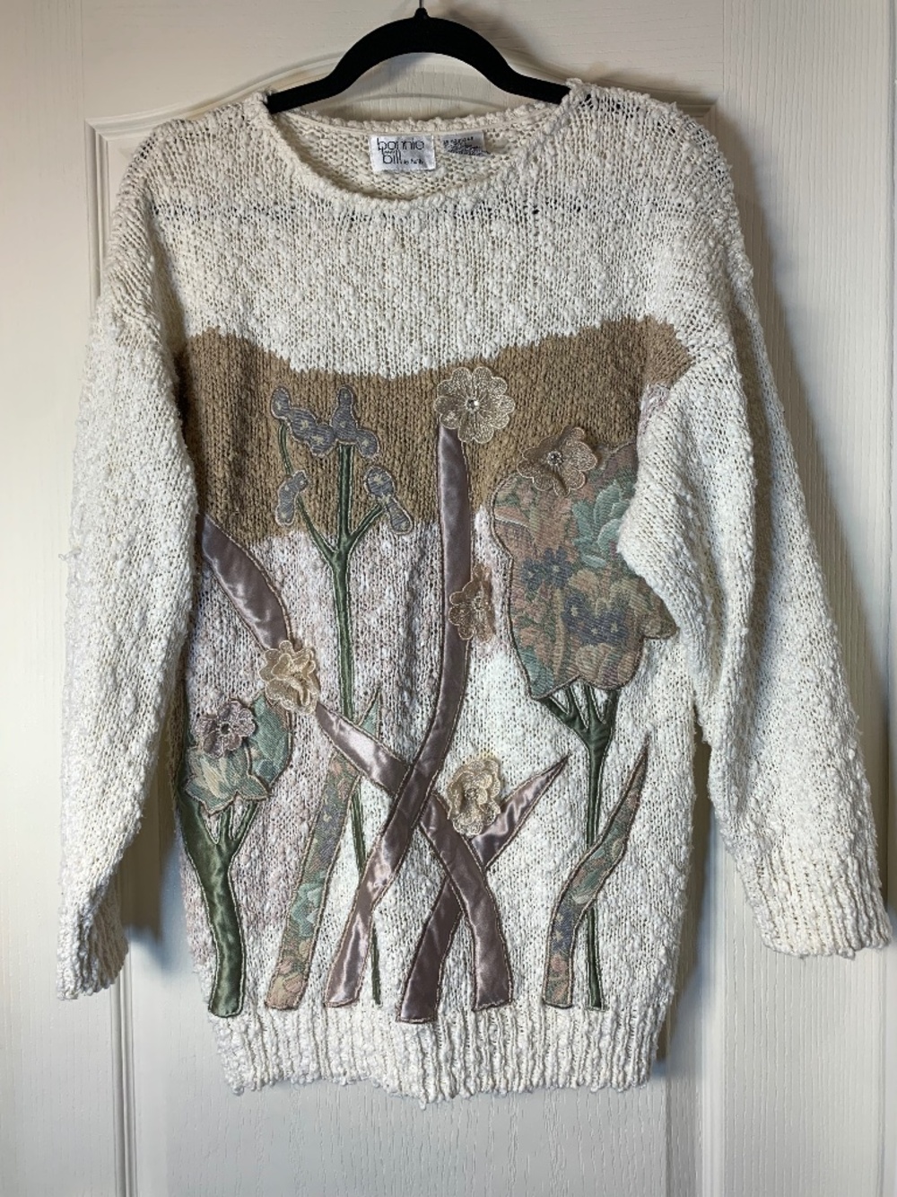 Grandmacore Vintage 90s Floral Appliqué Sweater S Bonnie and Bill by Holly Cream